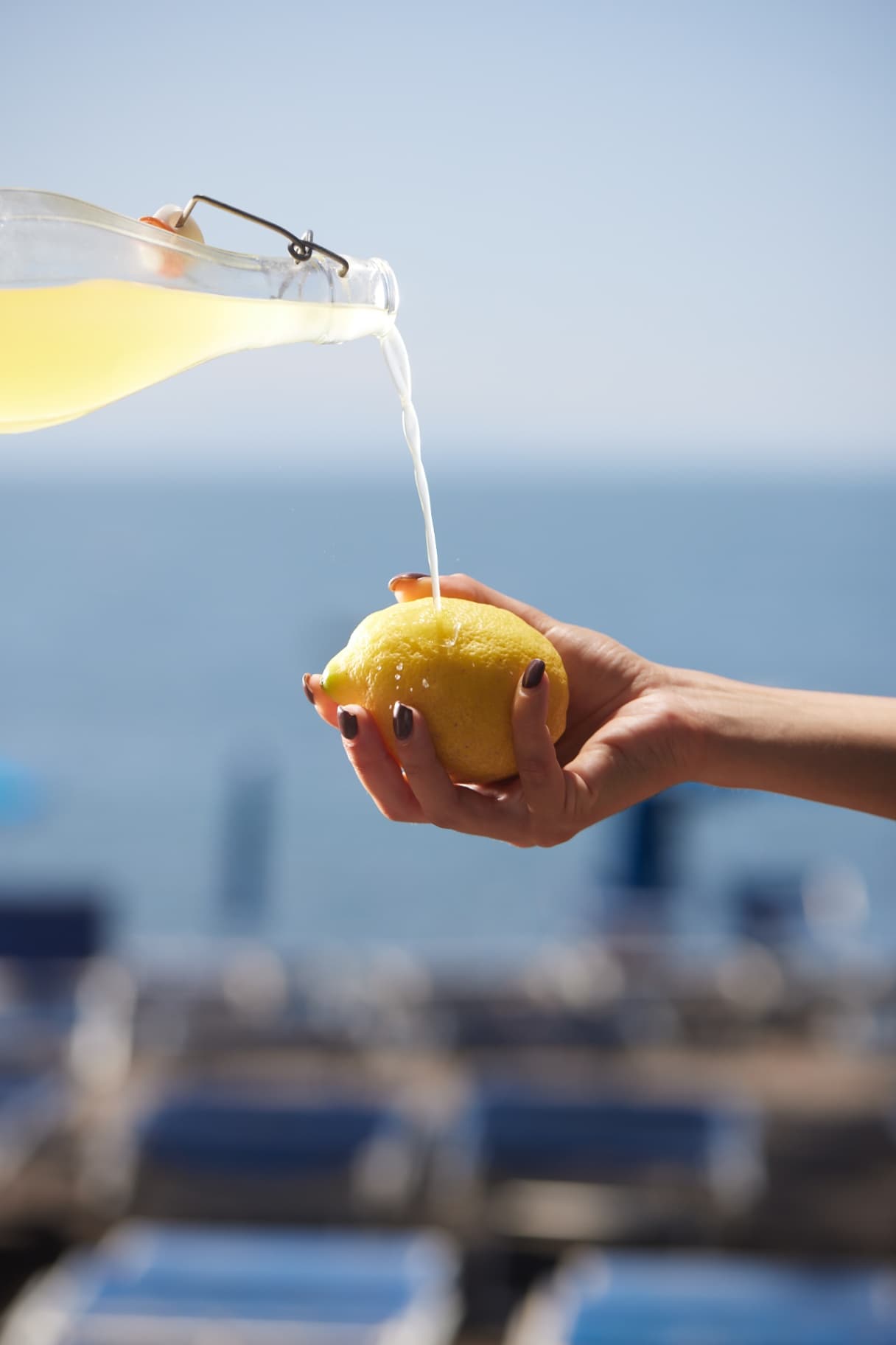 Ricetta Limoncello Artigianale: Guida alla Preparazione con Sfusato Amalfitano IGP